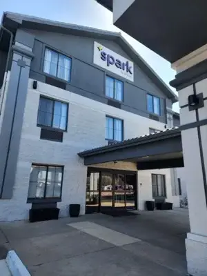 Exterior of Spark by Hilton hotel after $2.9M brand conversion by Peak Ten Construction