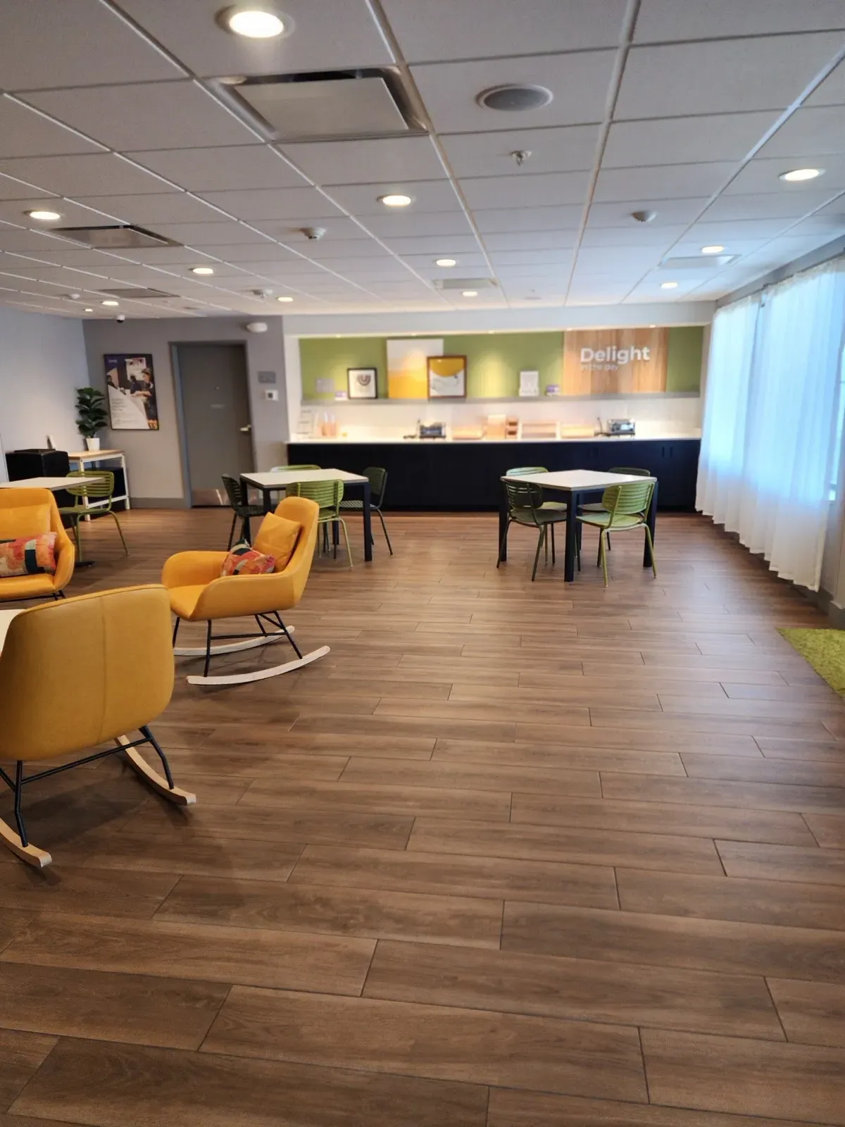 Spark by Hilton breakfast and lounge area